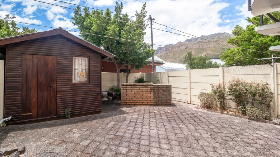 To Let 4 Bedroom Property for Rent in Gordons Bay Village Western Cape
